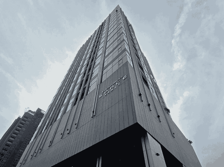 Knightsbridge Space Rama 9